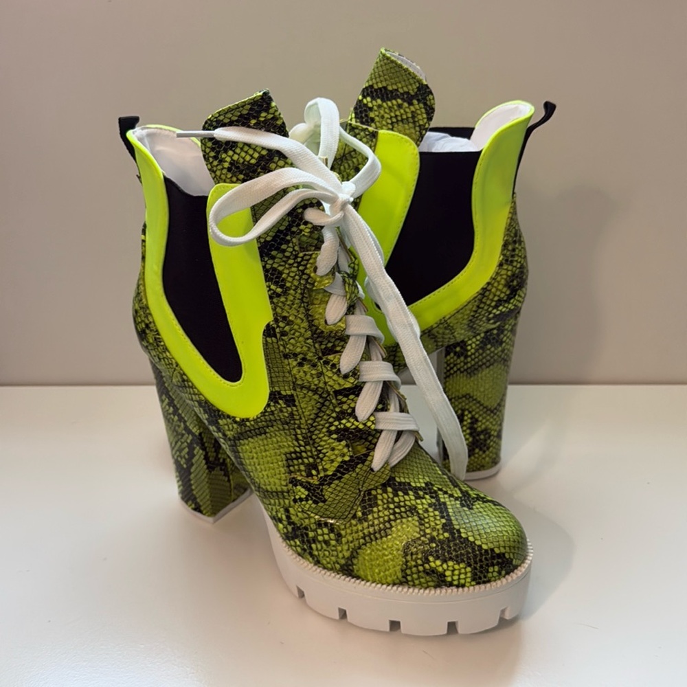 NWT Cape Robbin Boots